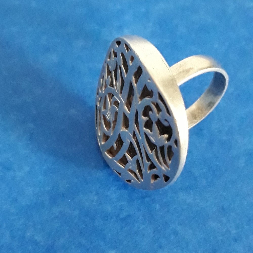 925 SILVER RING. # 7.5 - Picture 2 of 9